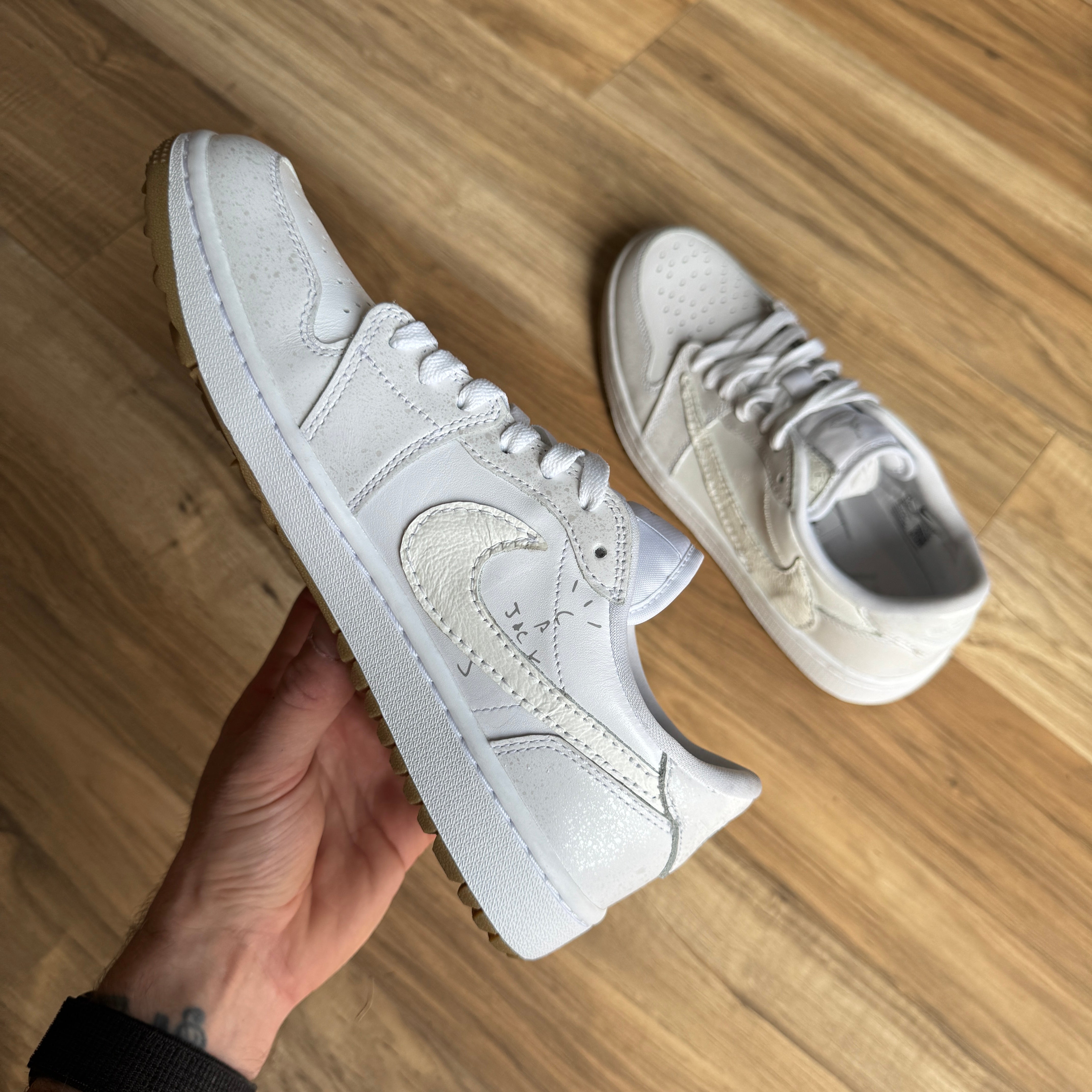 all white travis scott